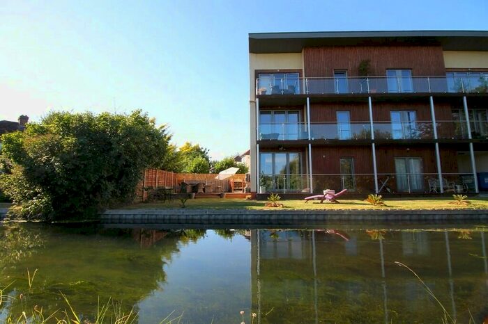 3 Bedroom Flat To Rent In Range Court, Winchmore Hill, N21