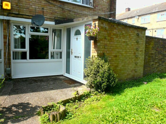 1 Bedroom Maisonette To Rent In Holme Close, Cheshunt, Waltham Cross, EN8