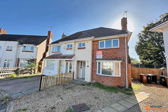 3 Bedroom Semi-Detached House For Sale In Luddington Road, Walton, Peterborough, PE4