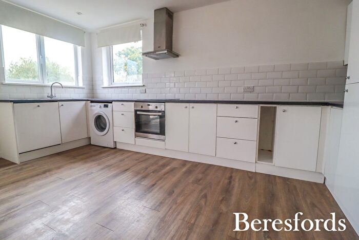 2 Bedroom Detached House For Sale In The Crescent, Upminster, RM14