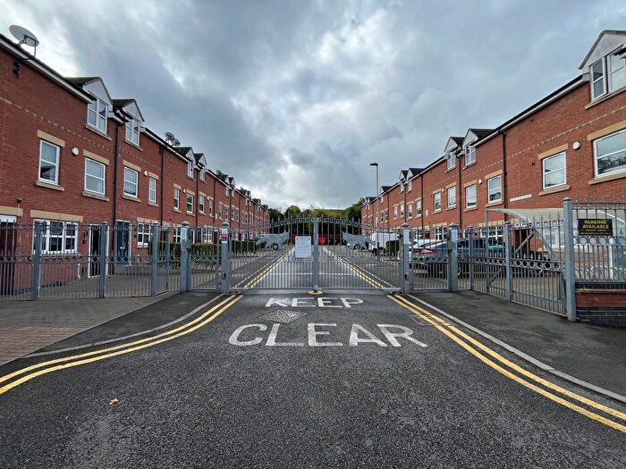 4 Bedroom Town House To Rent In Blue Fox Close, West End, Leicester, LE3