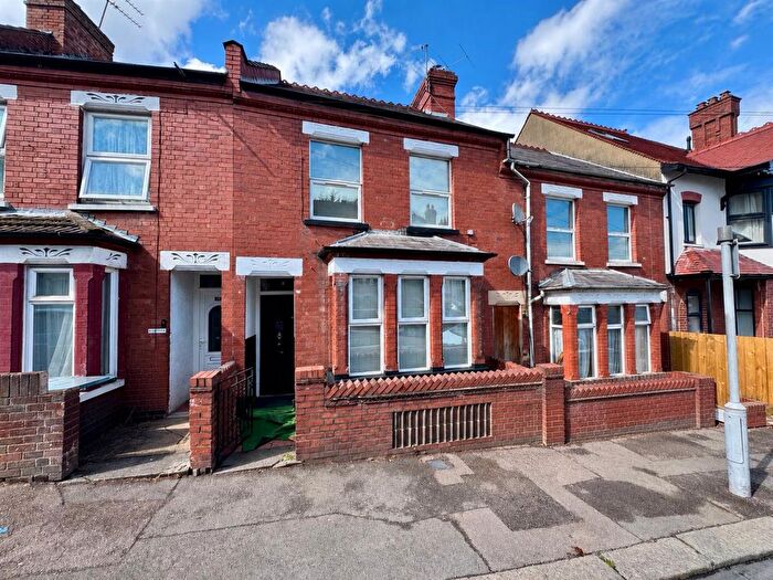 3 Bedroom Terraced House For Sale In Russel Rise, Luton, LU1