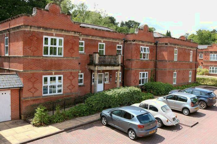 1 Bedroom Apartment To Rent In Franklin Court, GU8