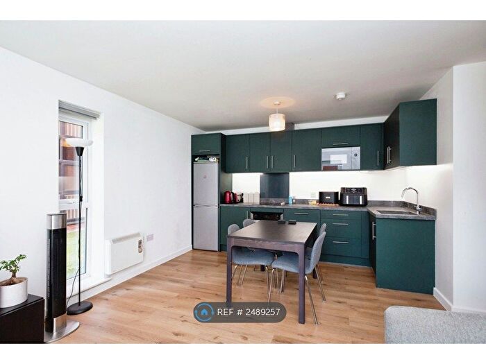 2 Bedroom Flat To Rent In Irwell Building, Salford, M5