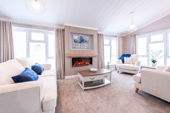 2 Bedroom Mobile/park Home For Sale In Burnt House Lane, Newport, PO30
