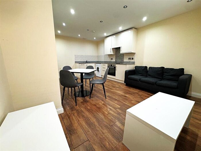 2 Bedroom Flat To Rent In Brunswick Court, Leeds, LS2