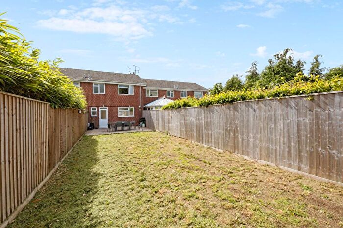 3 Bedroom Terraced House For Sale In Fairview Drive, Broadstone, BH18 - Photo 11