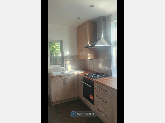 2 Bedroom Maisonette To Rent In Sunnyside North, Edmonton, N9