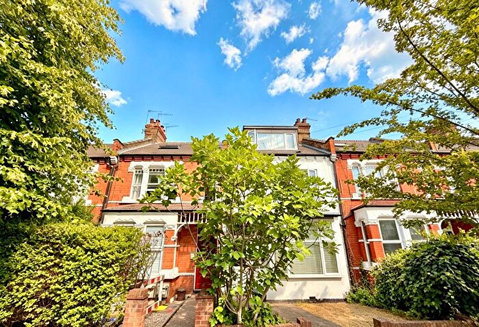 4 Bedroom Flat To Rent In Hardwicke Road, Southgate, N13