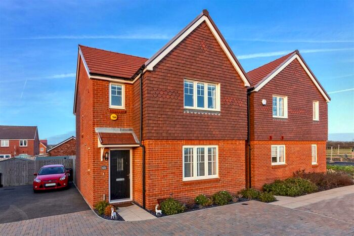 3 Bedroom Detached House To Rent In Peony Grove, Worthing, BN13