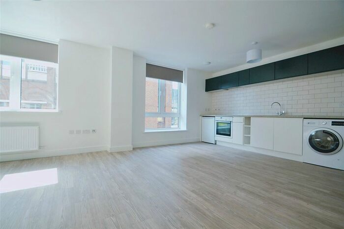 1 Bedroom Studio To Rent In - Elmfield Road, Bromley, Kent, BR1