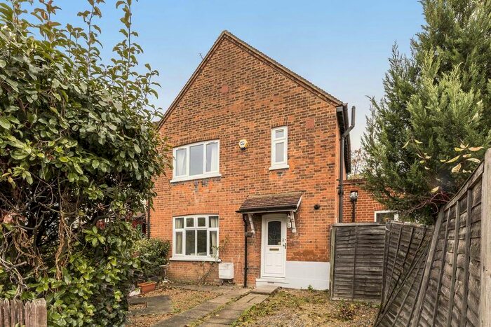 3 Bedroom Property To Rent In Maple Grove, London W5