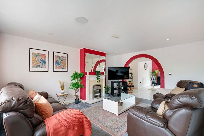 5 Bedroom Semi-Detached House To Rent In Ember Road, Langley, Slough, SL3