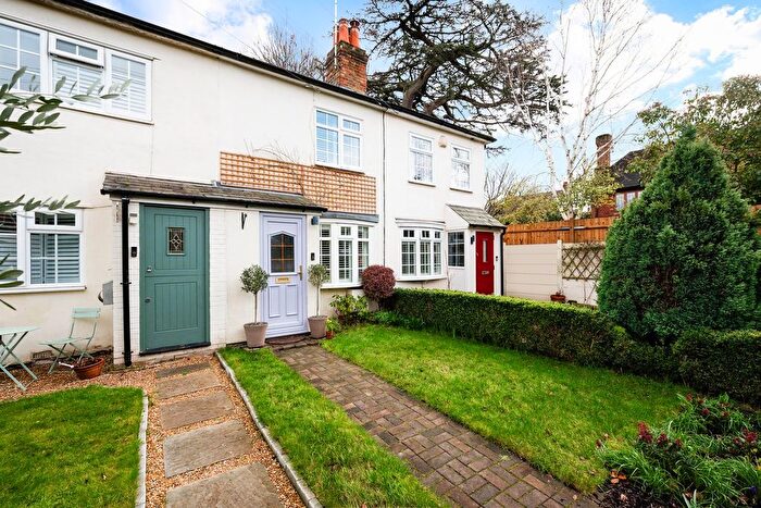2 Bedroom Terraced House For Sale In Pyrcroft Lane, Weybridge, KT13