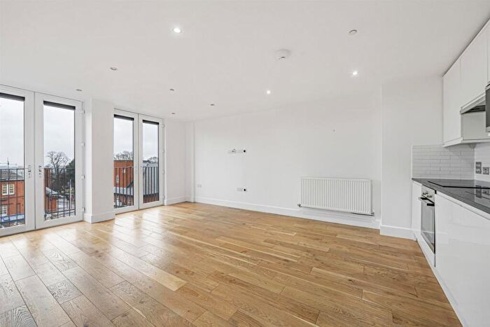 2 Bedroom Apartment To Rent In Sutton Court Road, Sutton, SM1