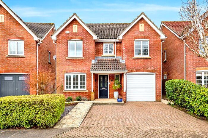 4 Bedroom Detached House For Sale In Shipley Close, Alton, GU34