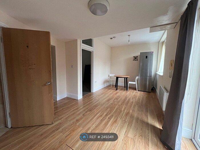 2 Bedroom Flat To Rent In Horton House, Bristol, BS2