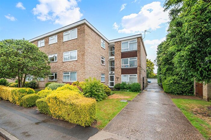 2 Bedroom Flat For Sale In Pound Road, Banstead, SM7
