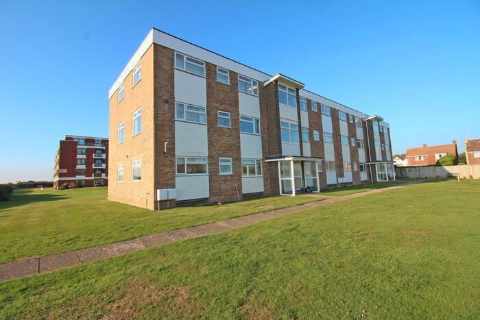 2 Bedroom Flat To Rent In Osborne Court, Victoria Road, Milford On Sea, Lymington, Hampshire, SO41
