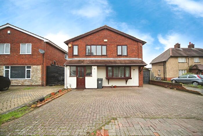 5 Bedroom Detached House For Sale In Capron Road, Luton, LU4