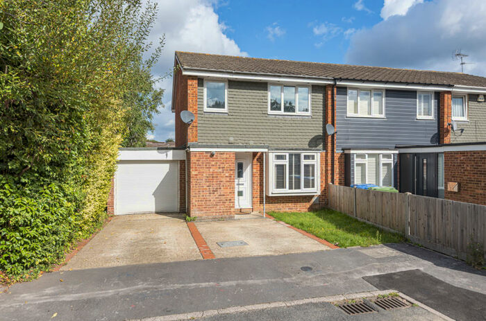3 Bedroom End Of Terrace House To Rent In Knightswood, Bracknell, Berkshire, RG12