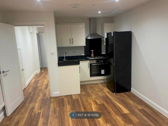 1 Bedroom Flat To Rent In Canberra Road, London, W13