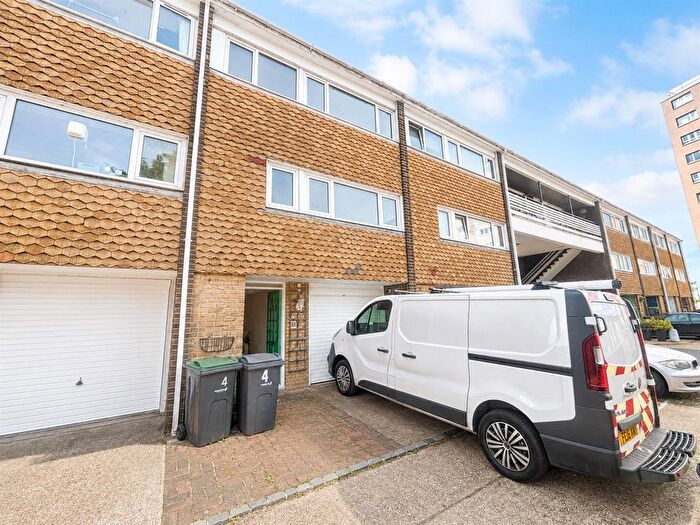3 Bedroom Mews To Rent In Trinity Green, Gosport, PO12