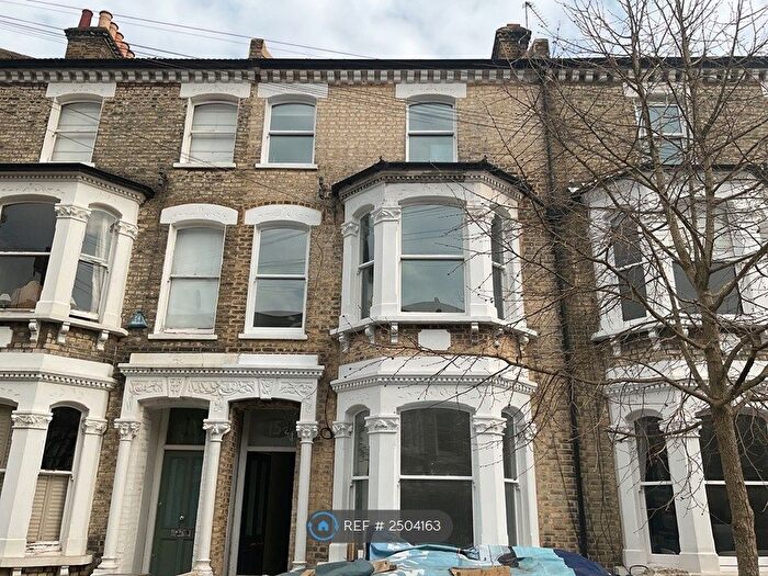 2 Bedroom Flat To Rent In Battersea, London, SW11