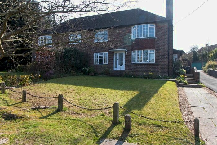 2 Bedroom Flat To Rent In Greenways, Haywards Heath, RH16