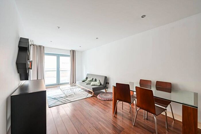 2 Bedroom Flat To Rent In Plumbers Row, , Aldgate, London, E1