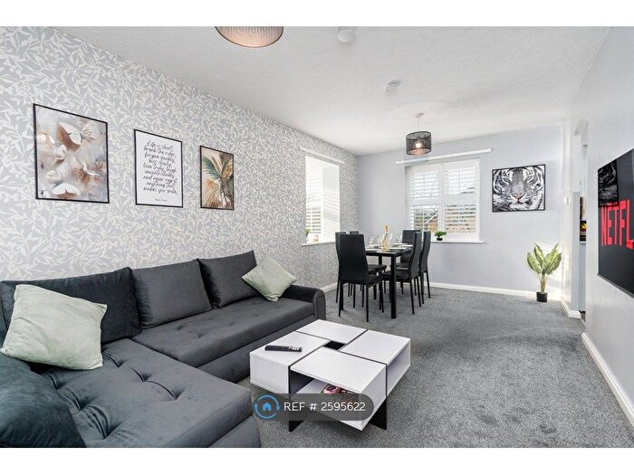 2 Bedroom Flat To Rent In Flynn Court, Salford, M6