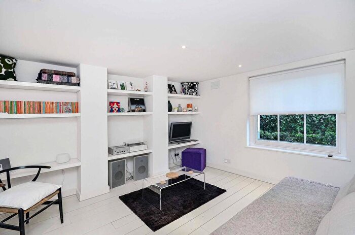 1 Bedroom Flat To Rent In Shepperton Road, East Canonbury, London, N1