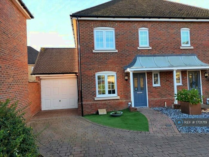 3 Bedroom Semi-Detached House To Rent In Heronslee, Shefford, SG17