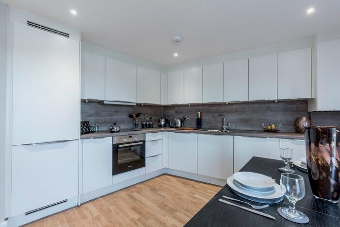2 Bedroom Flat To Rent In High Street, London, E13