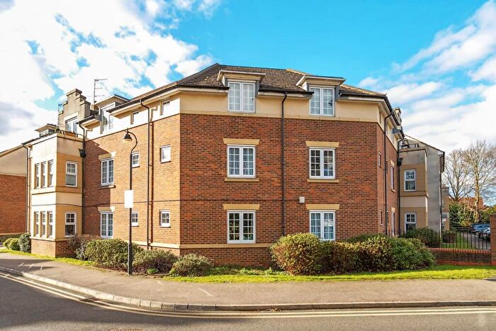 2 Bedroom Flat For Sale In The Hawthorns, Flitwick, MK45