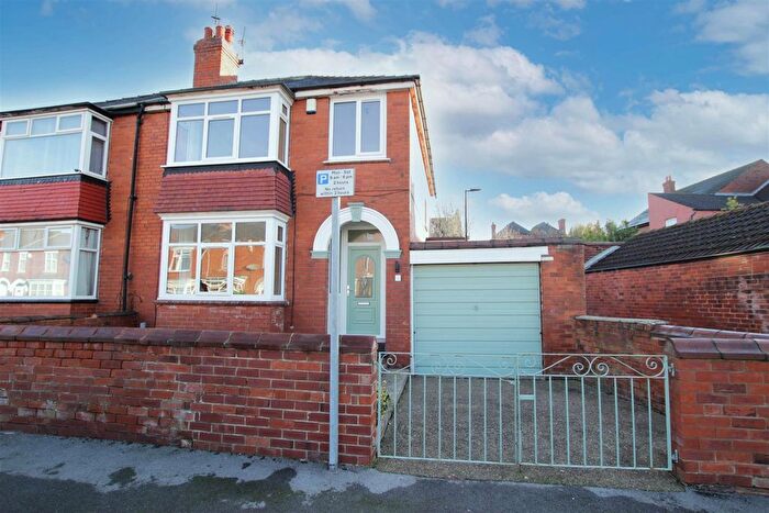 3 Bedroom Semi Detached House For Sale In Ferrers Road, Doncaster, DN2