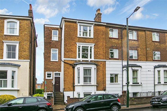 2 Bedroom Flat To Rent In Church Road, Richmond, Surrey, TW9