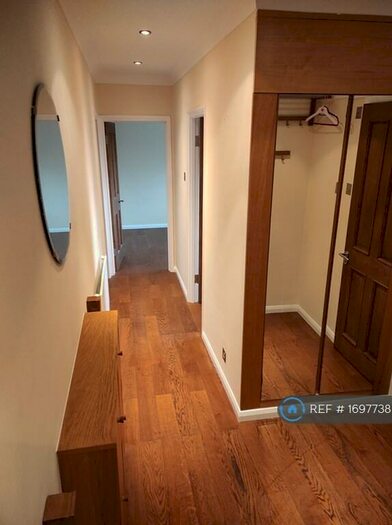 3 Bedroom Flat To Rent In Parker House, Beckenham, BR3