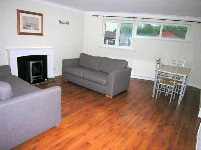 2 Bedroom Flat To Rent In Lake Road East Roath Park, Cardiff, CF23