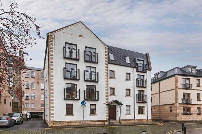2 Bedroom Flat To Rent In West Silvermills Lane, Edinburgh, EH3