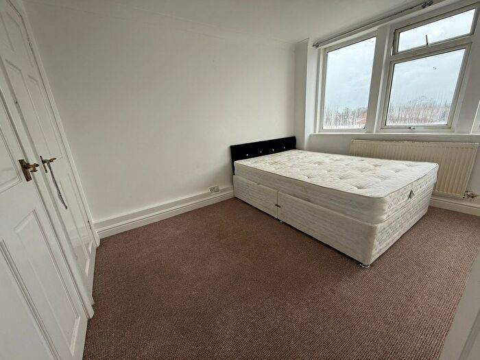 2 Bedroom Flat To Rent In Hounslow, TW4