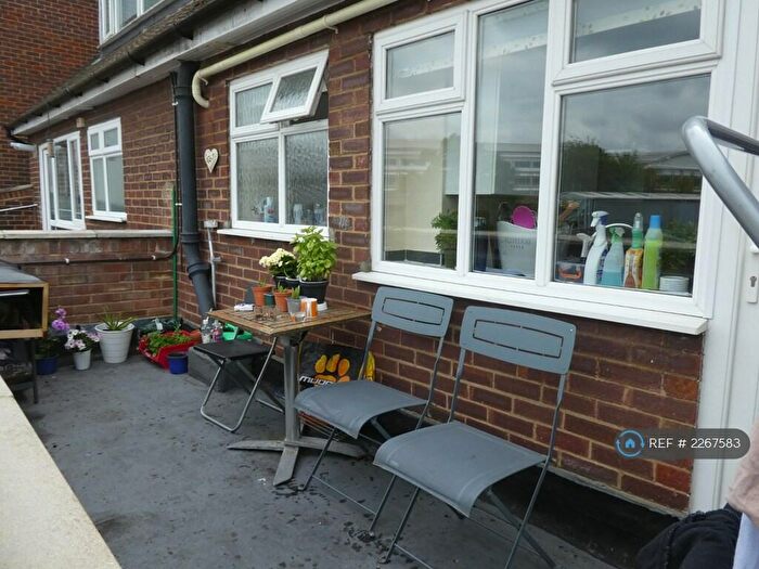 2 Bedroom Flat To Rent In London Road, Blackwater, Camberley, GU17