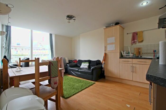 4 Bedroom Flat To Rent In City Road, Roath, Cardiff, CF24