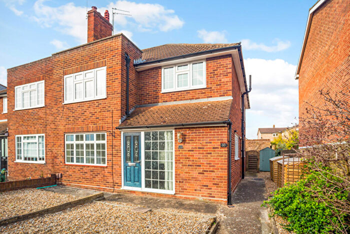 2 Bedroom Maisonette To Rent In Uxbridge Road, Kingston Upon Thames, Surrey, KT1