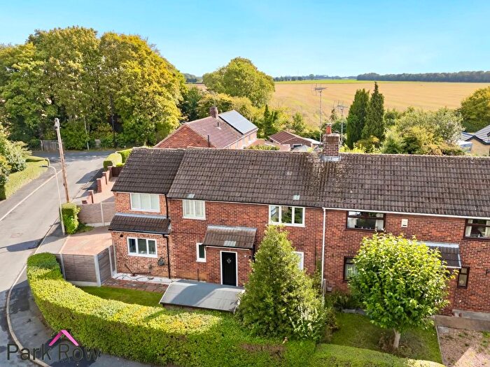 3 Bedroom Semi-Detached House For Sale In Top Stone Close, Burton Salmon, Leeds, LS25