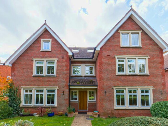 2 Bedroom Apartment To Rent In Chertsey, Surrey, KT16