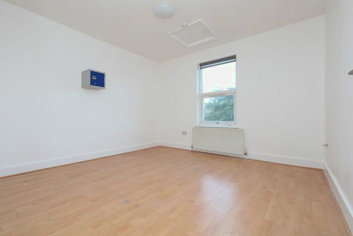 Studio To Rent In Ethelburga Road, Romford, RM3