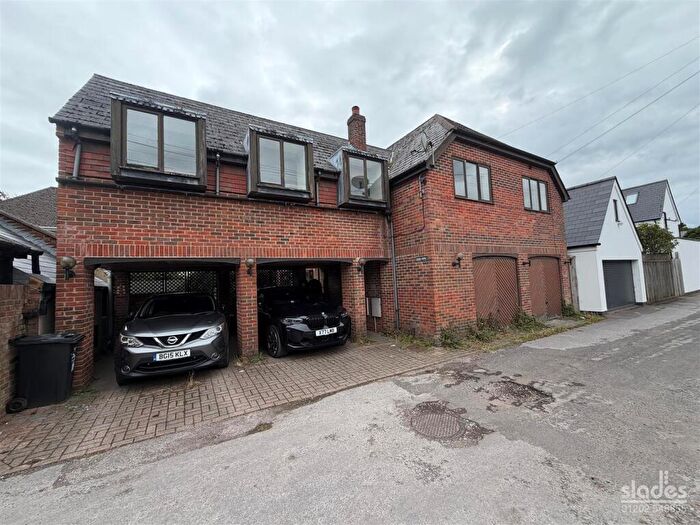 2 Bedroom Apartment To Rent In Ravine Road, Canford Cliffs, Poole, BH13