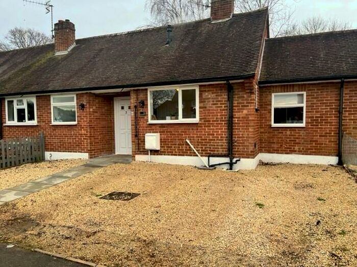 2 Bedroom Bungalow To Rent In Farncombe, Godalming, GU7
