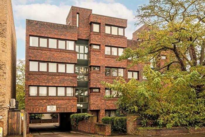 2 Bedroom Flat For Sale In Brighton Road, Surbiton, KT6